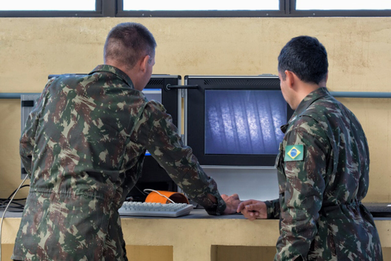 Maintainers reviewing live GBIS bore imagery on screen during a barrel inspection